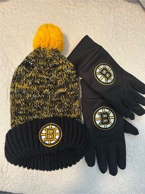 Bruins winter hat and glove bundle